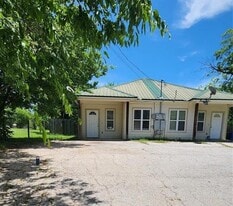 605 Martin Luther King Blvd in Elgin, TX - Building Photo