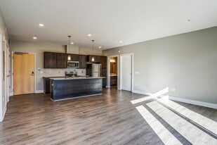 Fulton Square in Grand Rapids, MI - Building Photo