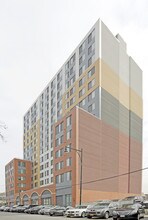 3702 Union St in Flushing, NY - Foto de edificio - Building Photo