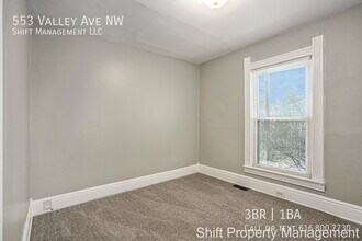 553 Valley Ave NW in Grand Rapids, MI - Building Photo - Building Photo