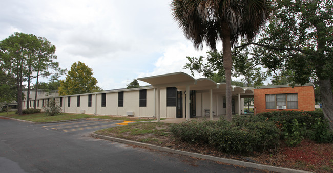 Barry Manor in Palatka, FL - Building Photo - Building Photo