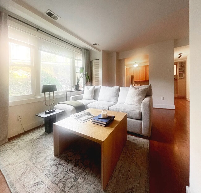 4840 MacArthur Blvd NW, Unit 301