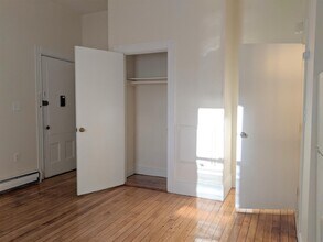 15 Cameron Ave, Unit Rear in Somerville, MA - Building Photo - Building Photo