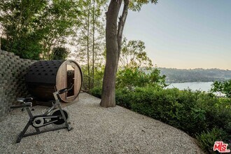 1900 Bel Air Rd in Los Angeles, CA - Building Photo - Building Photo