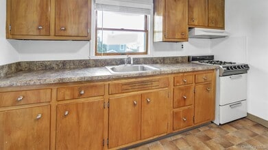 12 Smith St in Glen Cove, NY - Building Photo - Building Photo