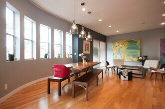 7121 Hillside Ave in Los Angeles, CA - Building Photo - Building Photo