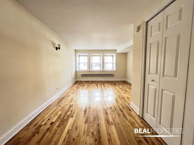 property at 1347 N Dearborn St