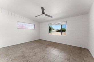 3329 E Greenway Ln in Phoenix, AZ - Building Photo - Building Photo