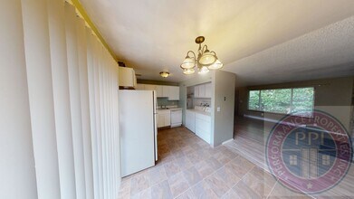 5645-5647-5647 SE Belmont St in Portland, OR - Building Photo - Building Photo