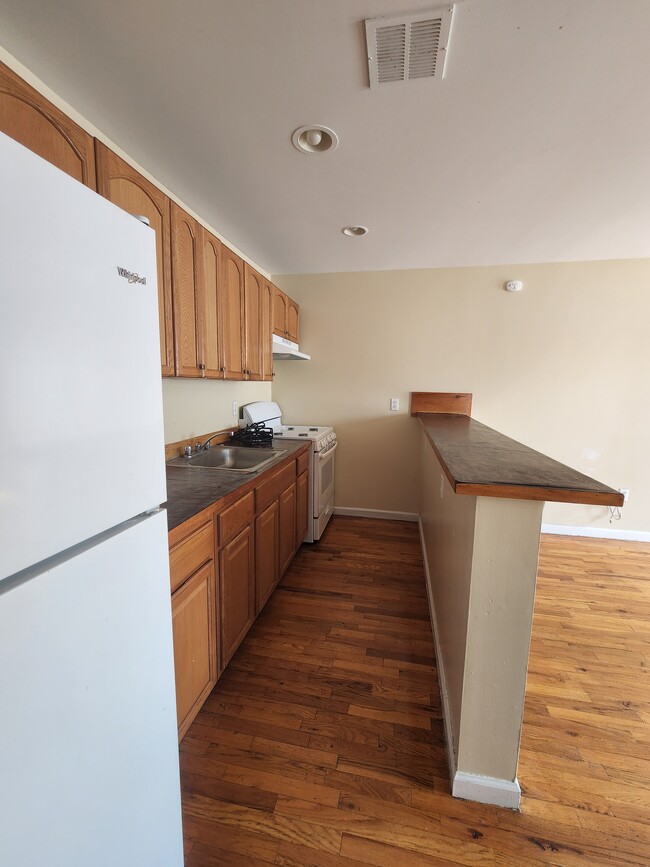 645 Washington Ave, Unit 2 in New Haven, CT - Building Photo - Building Photo