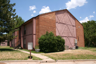 905 S Main St in Noble, OK - Building Photo - Building Photo