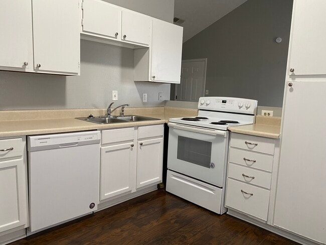 21 Brianfield Cv, Unit C in Jackson, TN - Building Photo - Building Photo