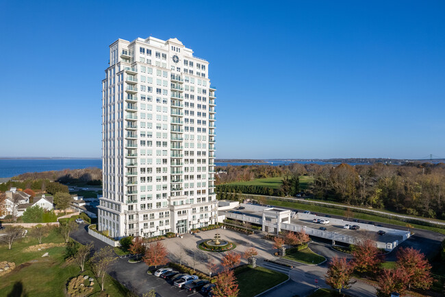 The Tower at Carnegie Abbey in Portsmouth, RI - Foto de edificio - Building Photo