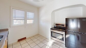 411 W Bowen Ave in Bismarck, ND - Building Photo