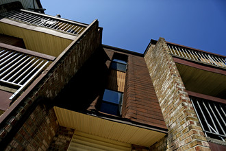 Hillside Garden Apartments in Keasbey, NJ - Foto de edificio - Building Photo