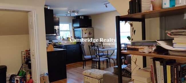54 Beacon St, Unit 3 in Somerville, MA - Building Photo - Building Photo