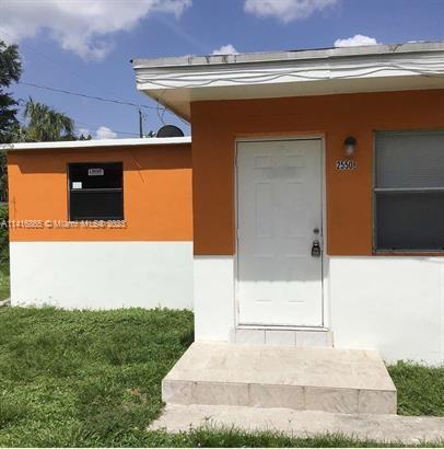 2550 York St-Unit -B in Opa Locka, FL - Building Photo