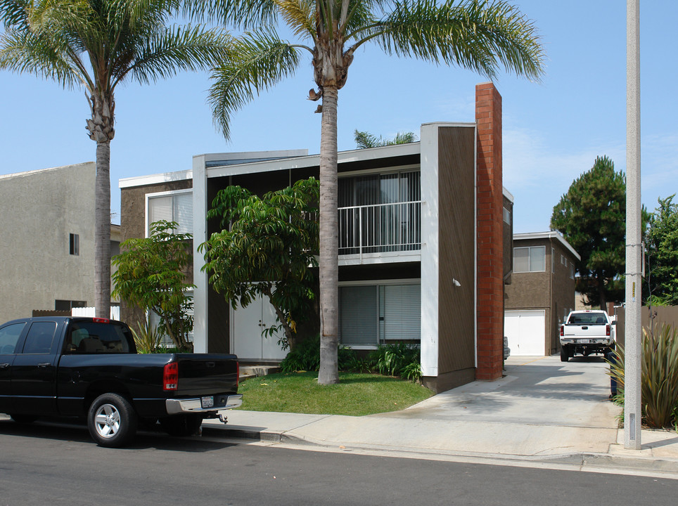 16701 Sims St in Huntington Beach, CA - Building Photo