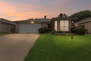 5624 Northstar Ln in Arlington, TX - Building Photo