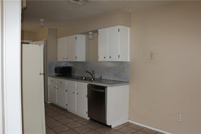 property at 4003 Stonebridge Dr