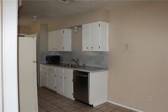 4003 Stonebridge Dr in Round Rock, TX - Building Photo - Building Photo