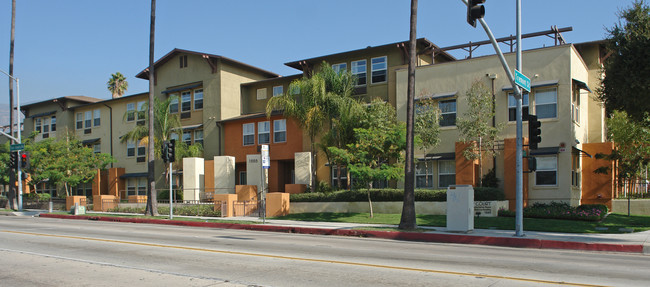 Rosewood Court in Pasadena, CA - Foto de edificio - Building Photo
