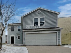 2343 Summerwood Ln in Greenwood, IN - Building Photo