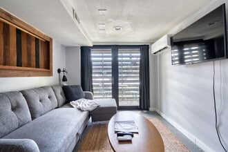 1616 NW Northrup St in Portland, OR - Foto de edificio - Building Photo