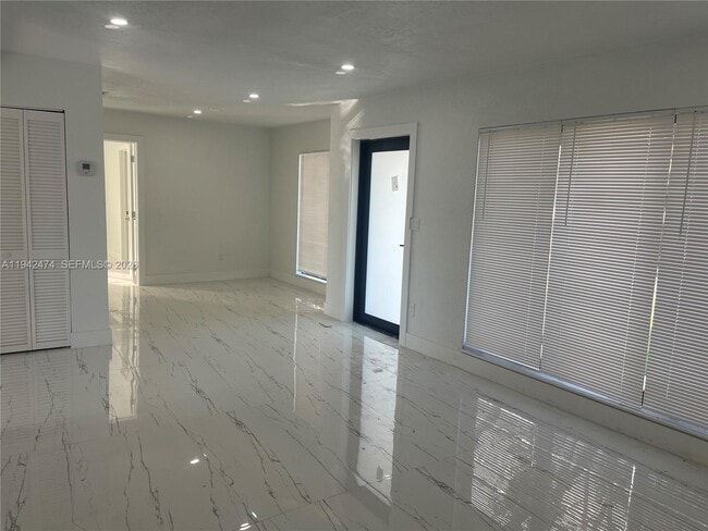 9124 SW 180th St in Palmetto Bay, FL - Building Photo - Building Photo