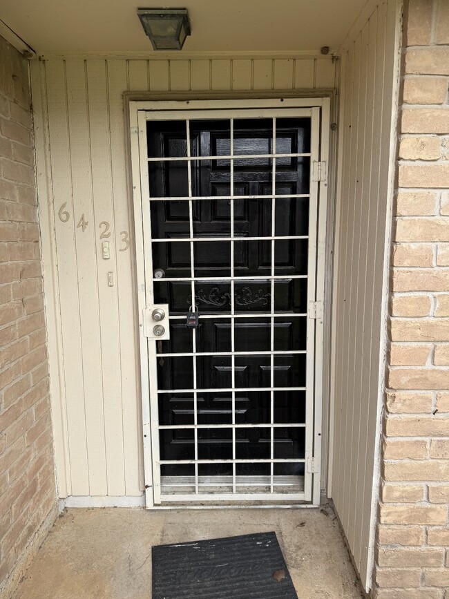 property at 6423 S Briar Bayou Dr