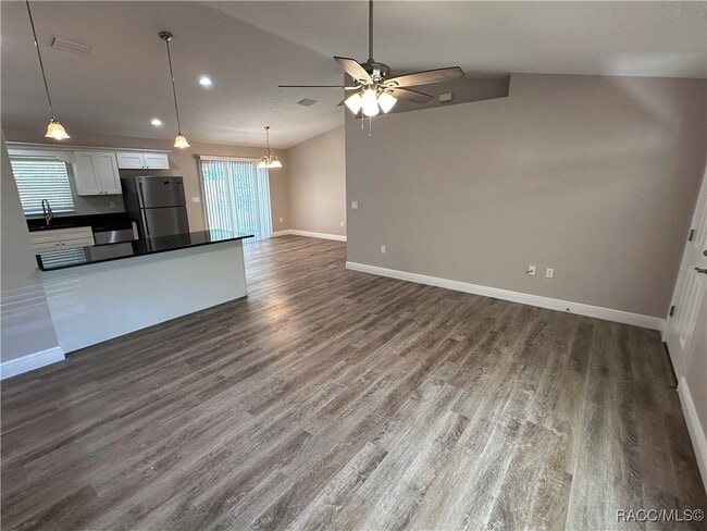 10427 N Halsey Way in Citrus Springs, FL - Building Photo - Building Photo
