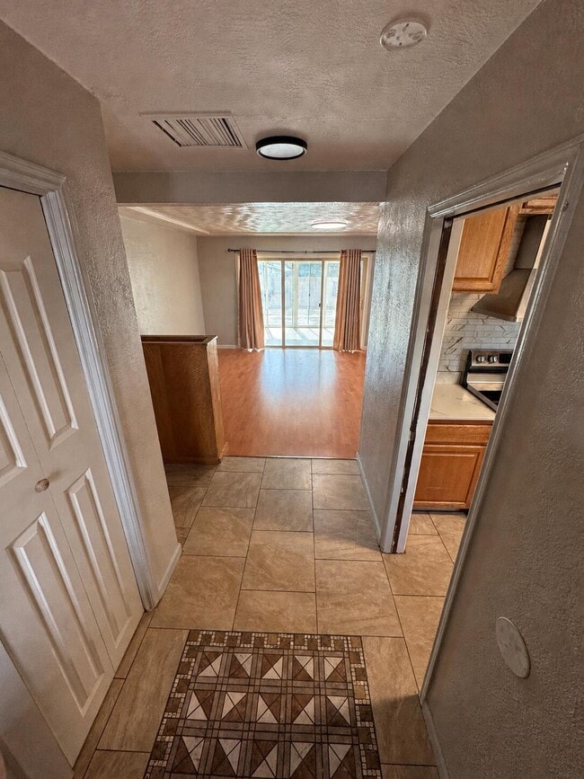 1205 Valencia Dr NE in Albuquerque, NM - Building Photo - Building Photo