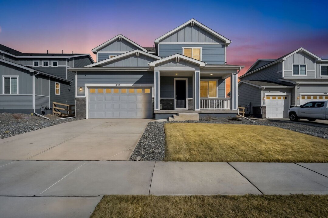 910 Hummocky Wy in Windsor, CO - Building Photo