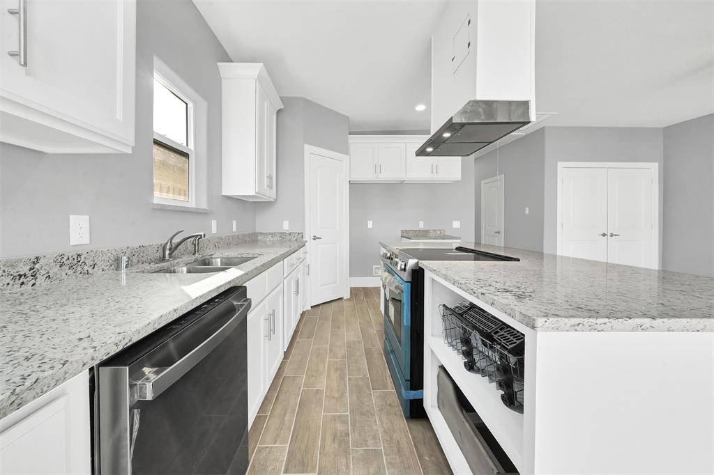 5754 Reed Rd in Houston, TX - Building Photo