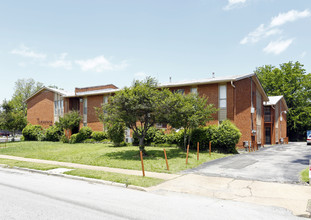 The Courtyard at Monroe in Memphis, TN - Building Photo - Building Photo