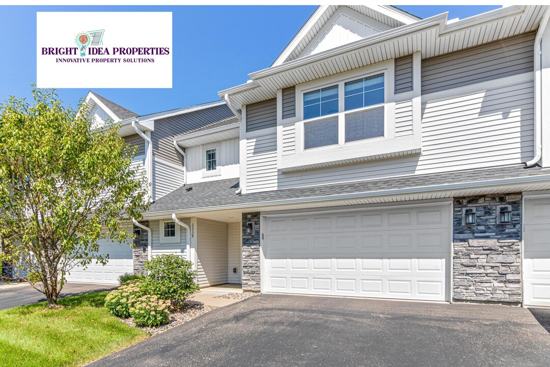 3339 Lakewood Trl in Woodbury, MN - Building Photo
