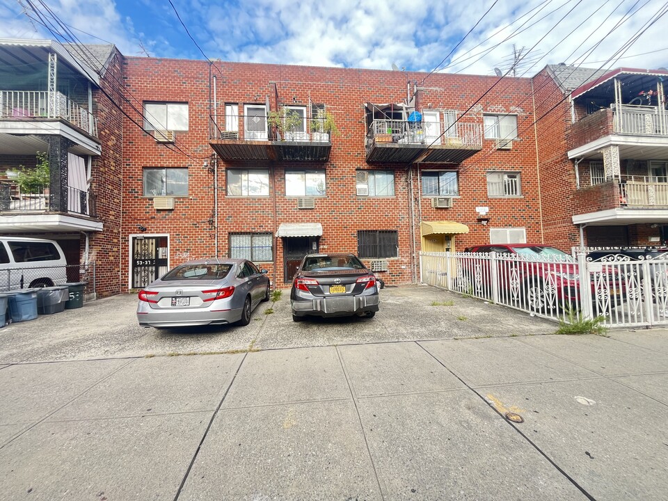 5337 97th St in Corona, NY - Building Photo