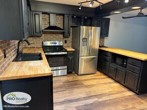 860 Monterey Dr in Shoreview, MN - Building Photo - Building Photo