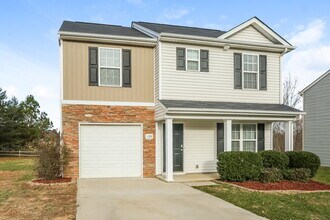 128 Ashmore Dr in Mount Holly, NC - Building Photo - Building Photo