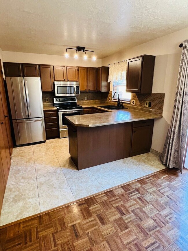 property at 1670 E 1475 S St