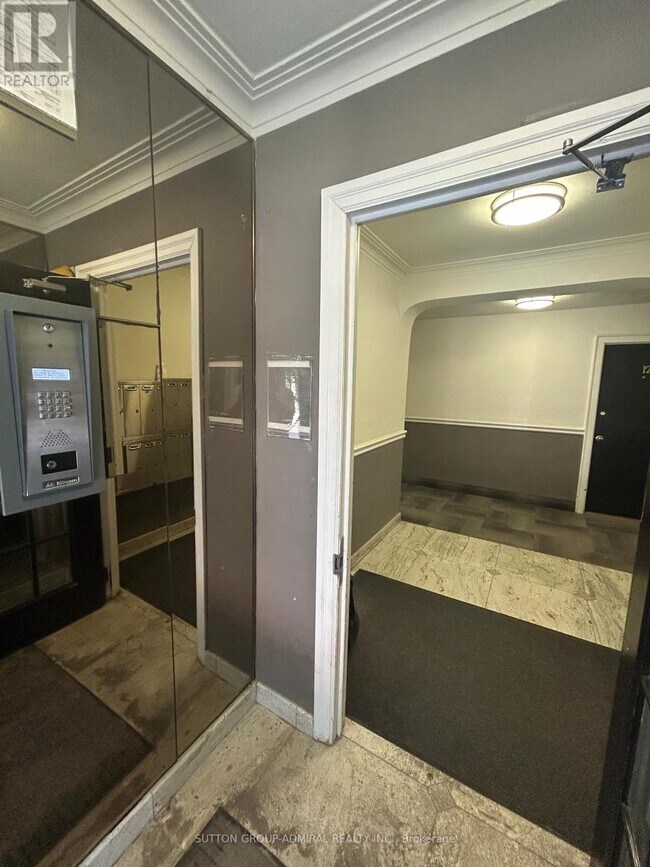 166 Eastbourne Ave in Toronto, ON - Building Photo - Building Photo