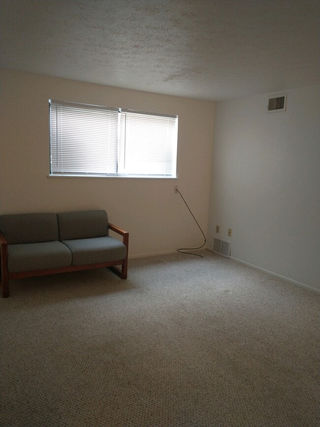 216 Moore Rd, Unit 2G in Avon Lake, OH - Foto de edificio - Building Photo