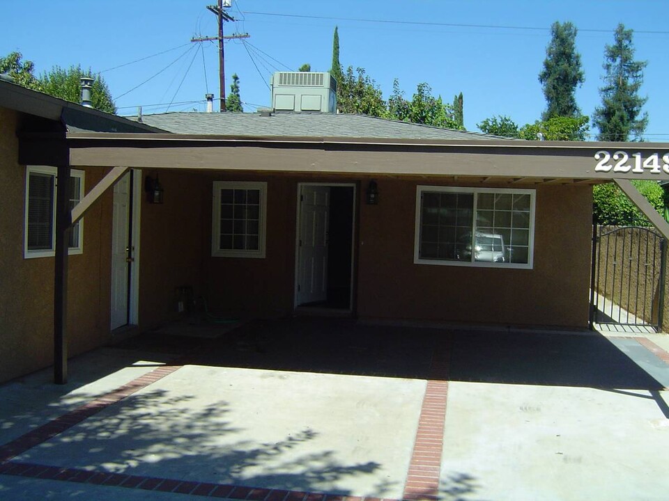 22149 Wyandotte St, Unit A in Canoga Park, CA - Foto de edificio