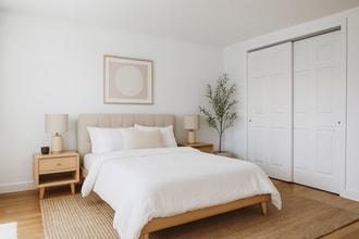 554 Main St, Unit 1 in Sturbridge, MA - Foto de edificio - Building Photo
