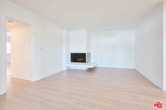 7712 Pso Del Rey in Los Angeles, CA - Building Photo - Building Photo