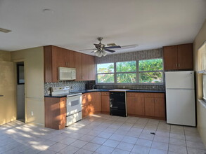 5221 NE 15th Ave, Unit TRENT in Fort Lauderdale, FL - Foto de edificio - Building Photo