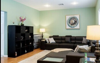 114 Brentwood Ave in Fairfield, CT - Building Photo - Building Photo