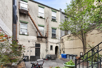 176 Graham Ave in Brooklyn, NY - Building Photo - Building Photo