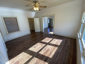 2302 N Cahuenga Blvd in Los Angeles, CA - Building Photo - Building Photo
