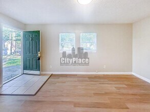 2121 N Catherwood Ave in Indianapolis, IN - Foto de edificio - Building Photo